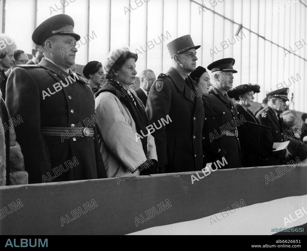 All four town majors of Berlin attended the military parade in honor of the parting US town major Barksdale Hamlett on 15th December 1959 in West Berlin. To be seen on the picture (l-r), each with wife, Soviet commander Nikolai Sacharov, French commander Jean Lacomme, Rohan Delacombe from Great Britain, and the new American commander Ralph M. Osborne. 15/12/1959