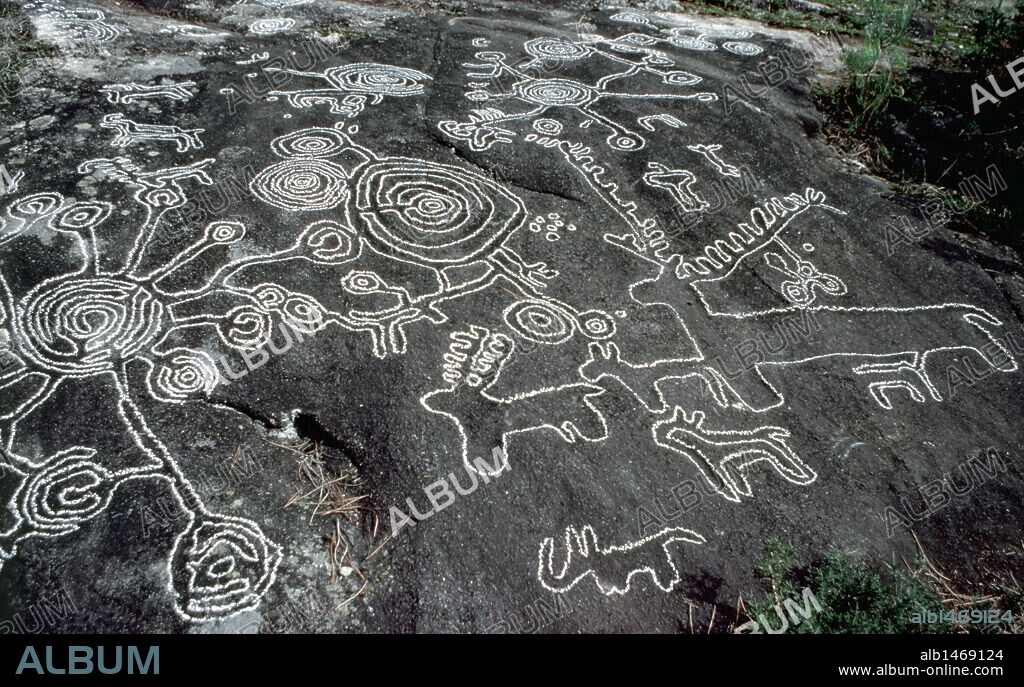ARTE PREHISTORIA. ESPAÑA. 2000 A. C. PETROGLIFOS del "COTO DAS SOMBRIÑAS". Entre la Edad del Cobre y la Edad del Bronce. Se encuentran en Touro (Puente Caldelas). TOURO. Provincia de Pontevedra. Galicia.