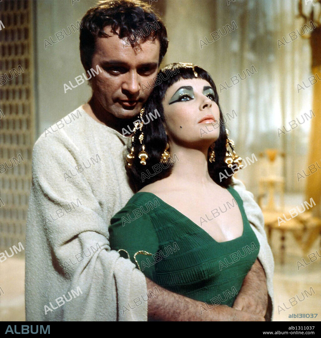 ELIZABETH TAYLOR y RICHARD BURTON en CLEOPATRA, 1963, dirigida por JOSEPH L. MANKIEWICZ. Copyright 20TH CENTURY FOX.