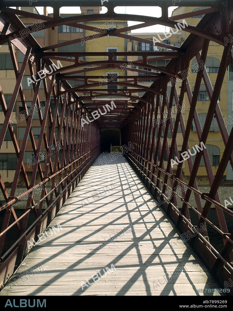 PUENTE EIFFEL QUE ATRAVIESA EL RIO OÑAR CONSTRUIDO EN 1876.