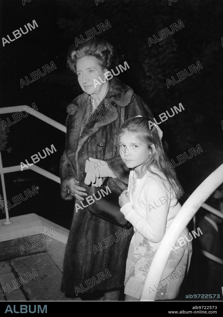 October 21, 1973. The Countess of Barcelona with her granddaughter Elena, at the baptism of the son of Infanta Margarita and Carlos Zurita.