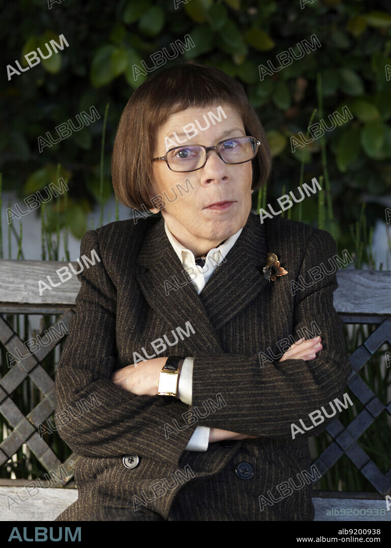 LINDA HUNT in NAVY CIS: L.A., 2009 (NCIS: LOS ANGELES), unter der Regie von TERRENCE O'HARA. Copyright CBS TELEVISION.