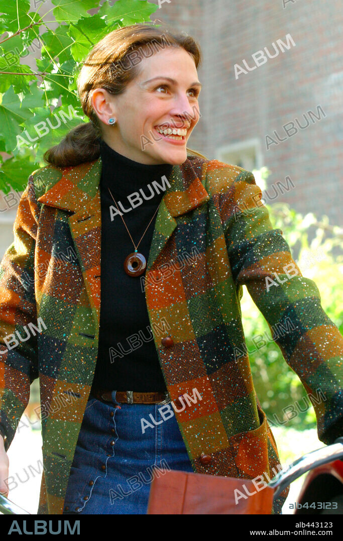 JULIA ROBERTS en LA SONRISA DE MONA LISA, 2003 (MONA LISA SMILE), dirigida por MIKE NEWELL. Copyright REVOLUTION SRUDIOS AND COLUMBIA PICTURES INC. / MARSHAK, BOB.