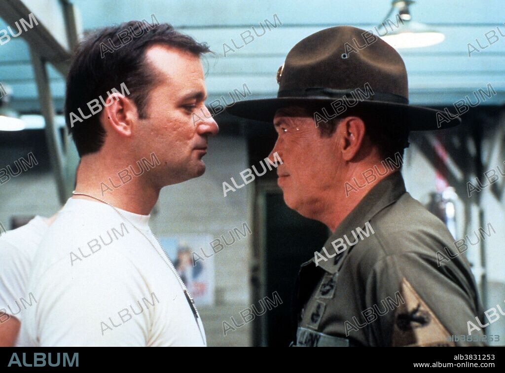 BILL MURRAY y WARREN OATES en EL PELOTON CHIFLADO, 1981 (STRIPES), dirigida por IVAN REITMAN. Copyright COLUMBIA PICTURES.
