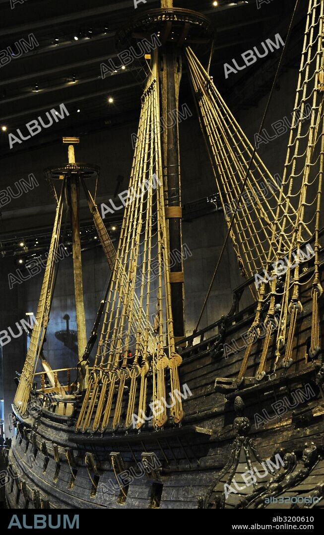 Museo Vasa. Alberga el buque de guerra de dicho nombre, construido en el s. XVII durante reinado de Gustavo Adolfo II Vasa por el constructor naval Henrik Hybertsson. Se hundió el día de su inaguración en 1628. Detalle de la jarcía del buque con los obenques, flechastes y vigotas de los tres palos. Suecia.