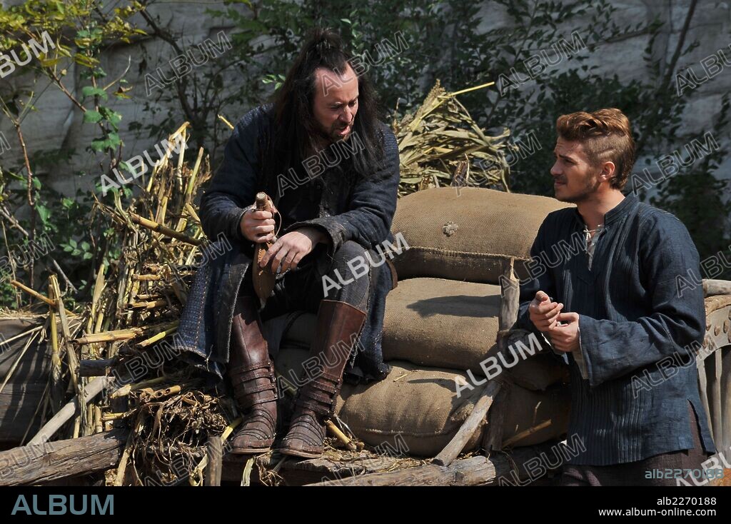 HAYDEN CHRISTENSEN y NICOLAS CAGE en DESTERRADO, 2014 (OUTCAST), dirigida por NICK POWELL. Copyright NOTORIOUS FILMS.