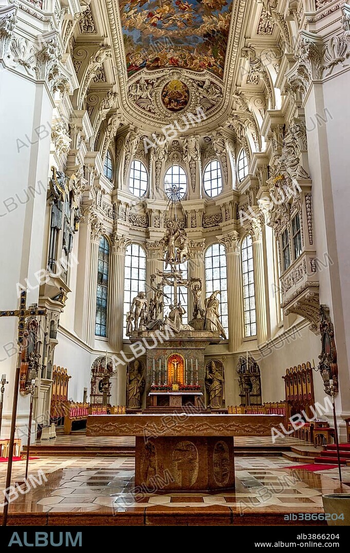 Altar, high altar, choir, baroque St. Stephen's Cathedral, Passau, Lower Bavaria, Bavaria, Germany