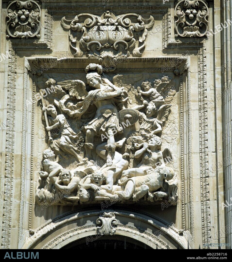 PEDRO ROLDAN. ROLDAN , PEDRO. ESCULTOR ESPAÑOL. SEVILLA 1624 - 1699. " SAN MIGUEL ARCANGEL " , DETALLE DEL RELIEVE DE LA FACHADA DE LA CATEDRAL DE JAEN.
