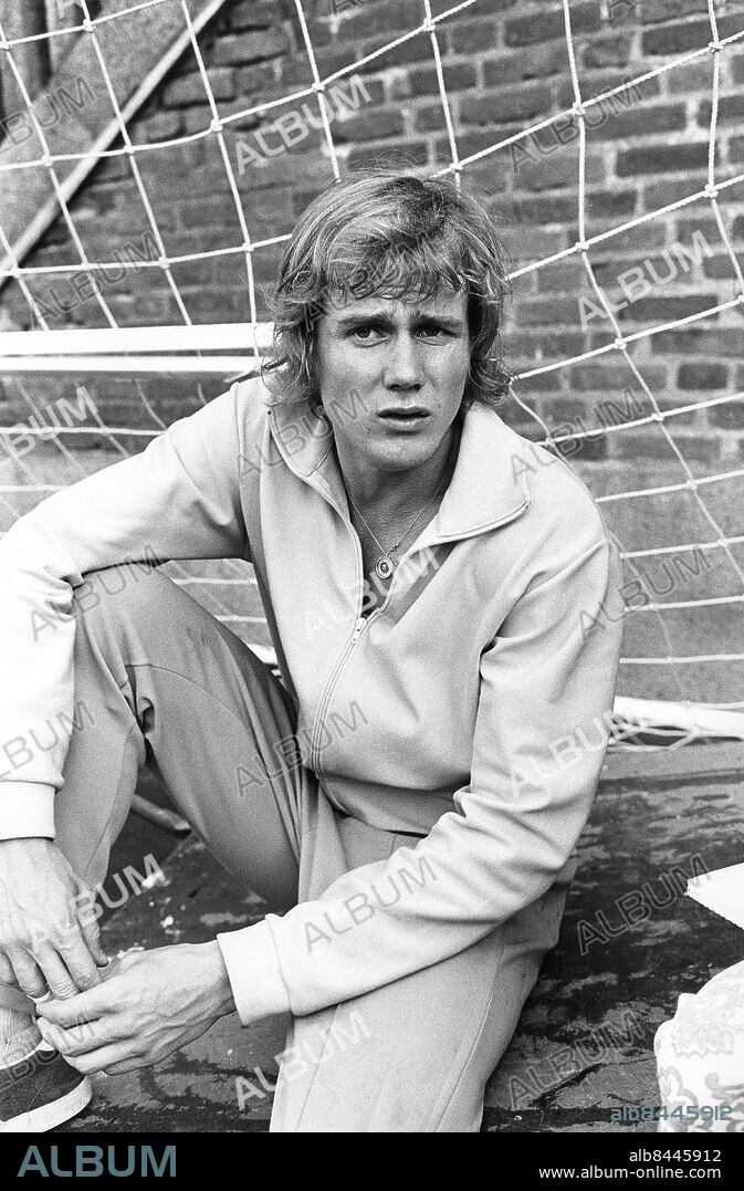 STOCKHOLM 1972-06-27.. Kjell Isaksson, stavhoppare, programledare för TV-programmet Träff Isak, sportmagasin för alla åldrar.. Foto: Bo-Aje Mellin / SVT / Kod: 5600. RiR 20564 sv/v    . Mapp: Isaksson, Kjell. Stavhopp.
