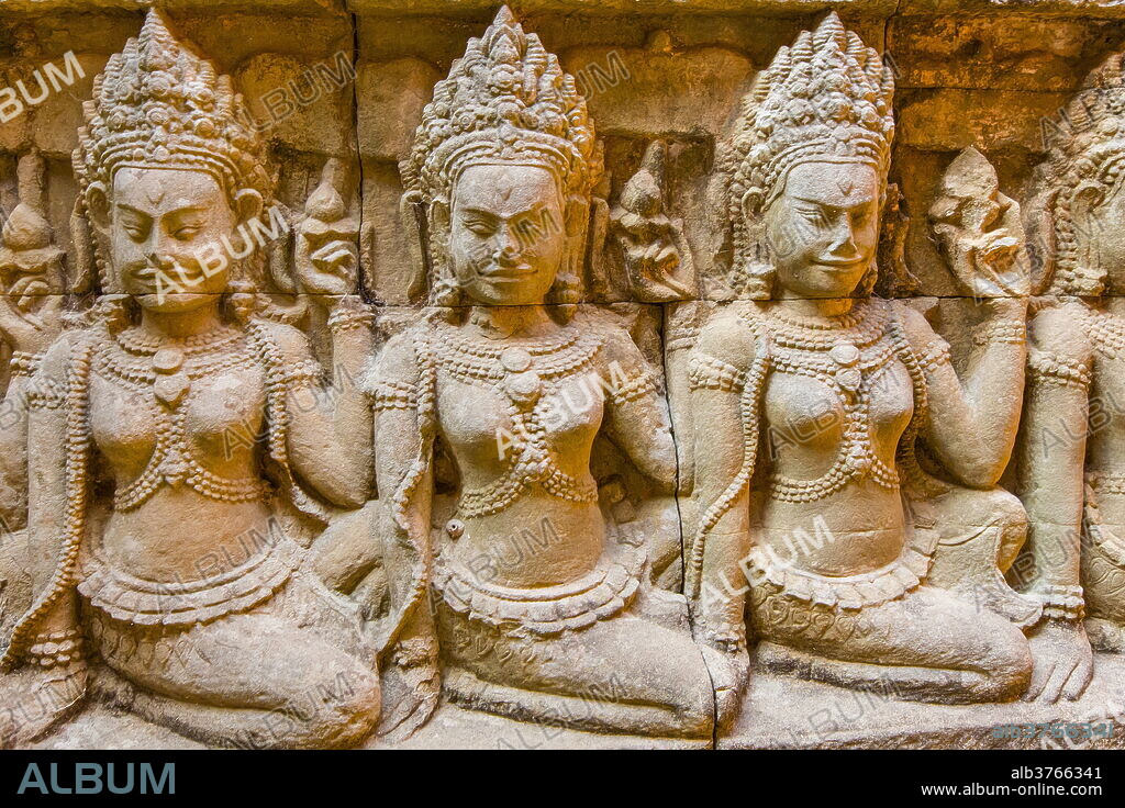 Apsara carvings in the Leper King Terrace in Angkor Thom, Angkor, UNESCO World Heritage Site, Siem Reap Province, Cambodia, Indochina, Southeast Asia, Asia.