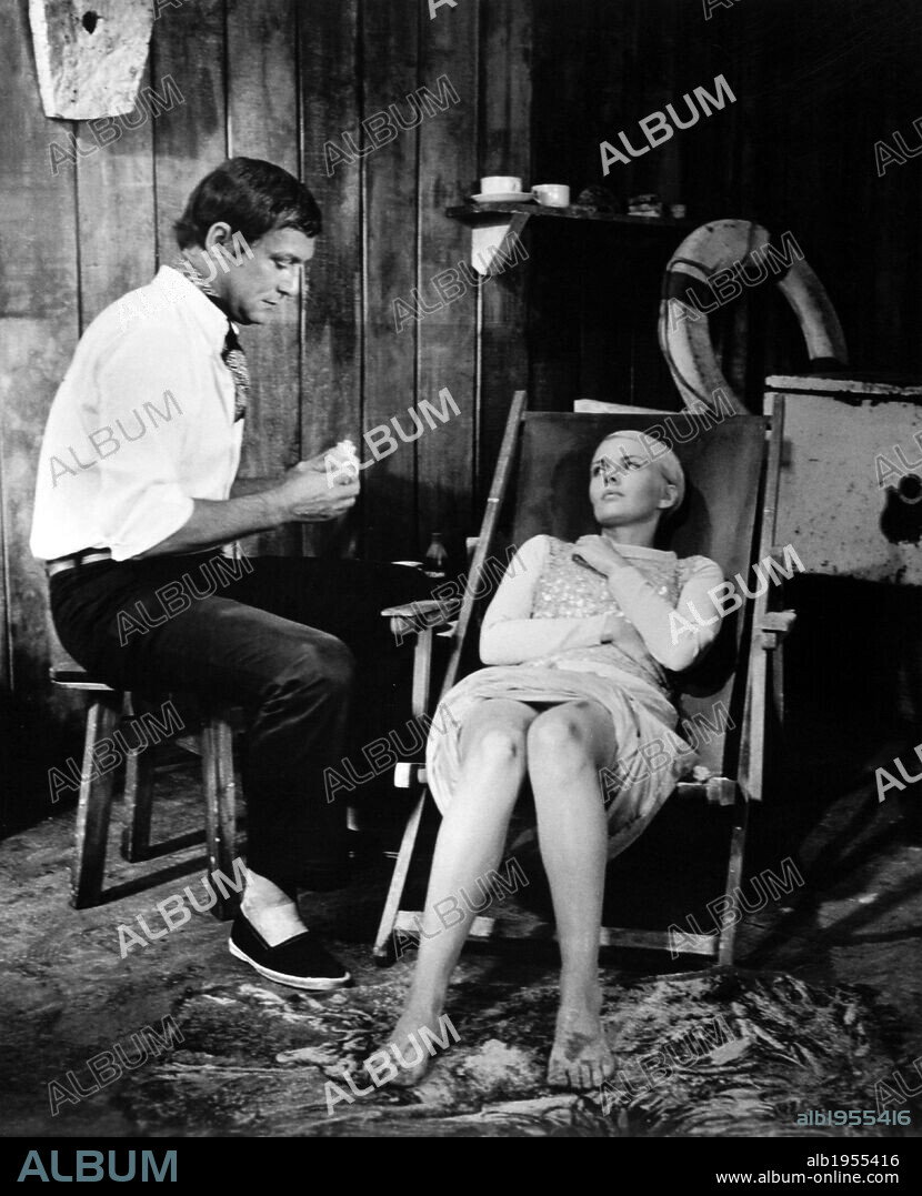 JEAN SEBERG et MAURICE RONET dans LES OISEAUX VONT MOURIR AU PEROU, 1968, réalisé par ROMAIN GARY. Copyright UNIVERSAL PRODUCTIONS FRANCE.