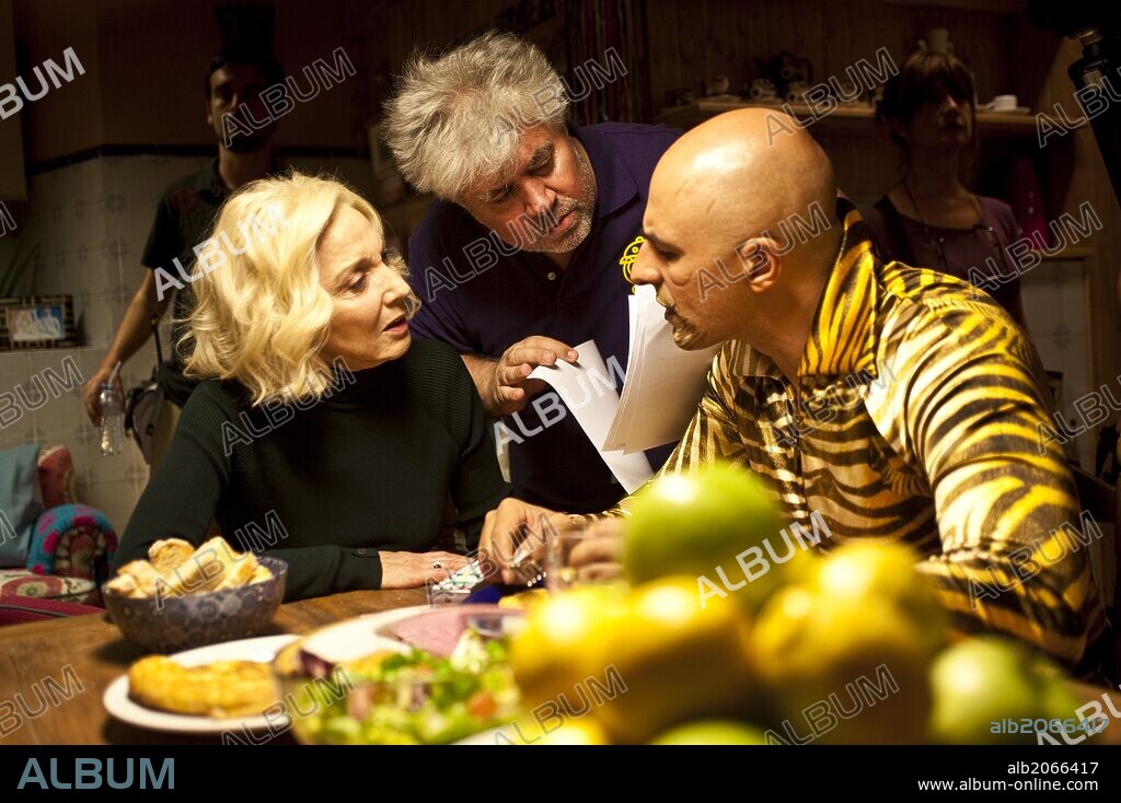 MARISA PAREDES y PEDRO ALMODOVAR en LA PIEL QUE HABITO, 2011, dirigida por PEDRO ALMODOVAR. Copyright BUENA VISTA.
