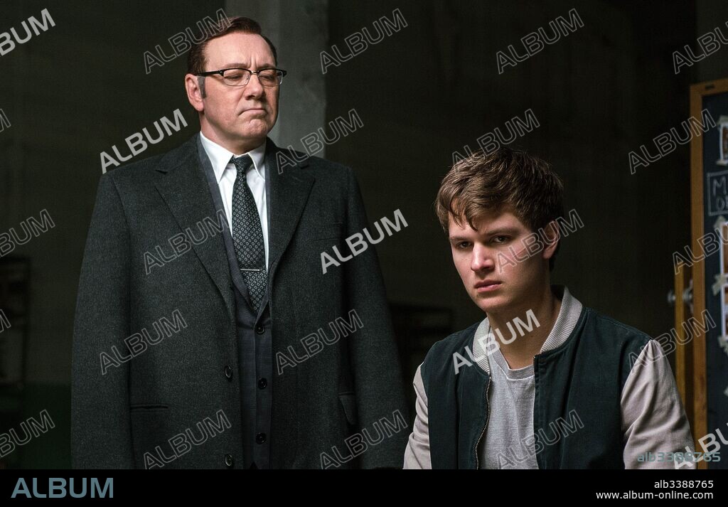 ANSEL ELGORT y KEVIN SPACEY en BABY DRIVER, 2017, dirigida por EDGAR WRIGHT. Copyright TRISTAR PICTURES.