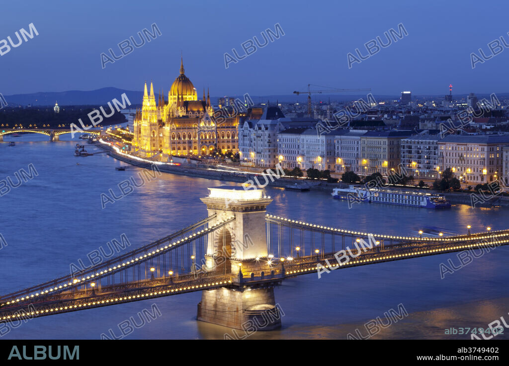 View over Danube River to Chain Bridge and Parliament, UNESCO World Heritage Site, Budapest, Hungary, Europe.