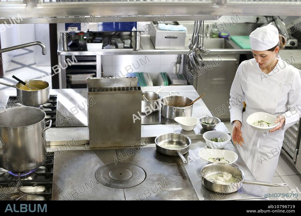 Chef, Cook in cooking school, Cuisine School, Donostia, San Sebastian, Gipuzkoa, Basque Country, Spain, Europe.