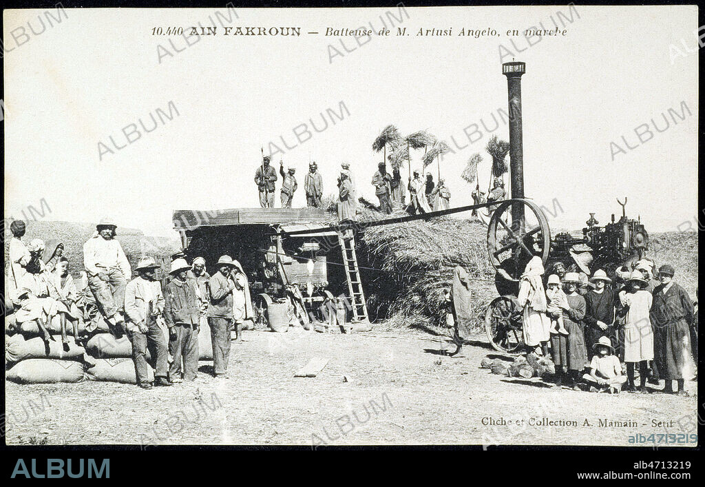 Ain Fakroun (Algerie). Batteuse de M. Artusi Angelo en marche. Photographie de A MAMAIN de Setif pour une carte postale vers 1910. Credit : Collection IM/KHARBINE-TAPABOR.