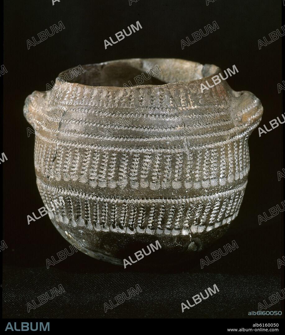 Iberic glass from the gold cave. Valencia, Prehistory Museum.