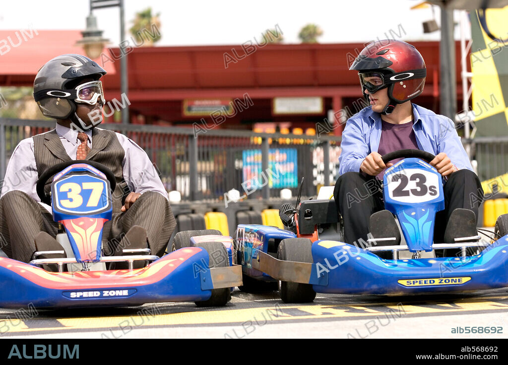ASHTON KUTCHER and BERNIE MAC in GUESS WHO?, 2005, directed by KEVIN RODNEY SULLIVAN. Copyright COLUMBIA PICTURES / BARIUS, CLAUDETTE.