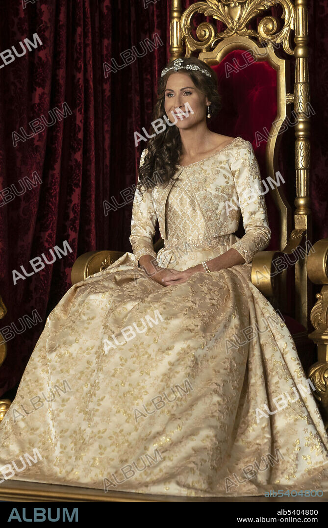 MINNIE DRIVER in CINDERELLA, 2021, directed by KAY CANNON. Copyright Columbia Pictures / Sony Pictures Entertainment.