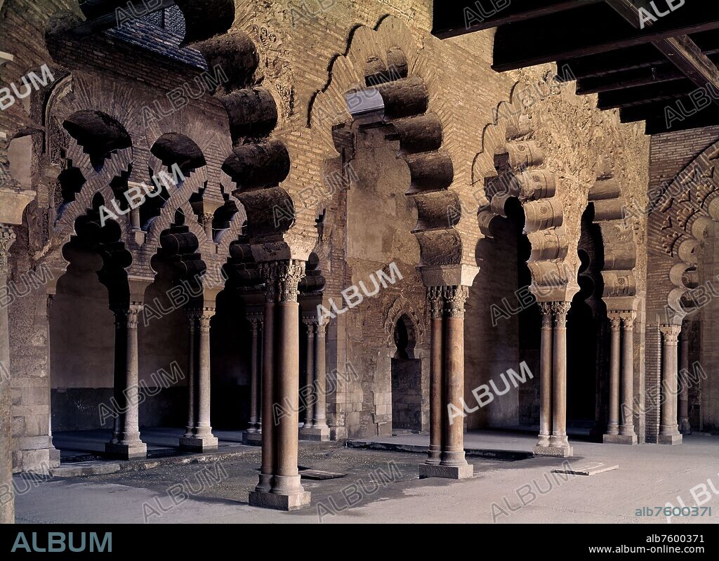 ARCOS POLILOBULADOS DE LA ALJAFERIA DE ZARAGOZA - ARQUITECTURA HISPANOMUSULMANA - REINOS DE TAIFAS - SIGLO XI.