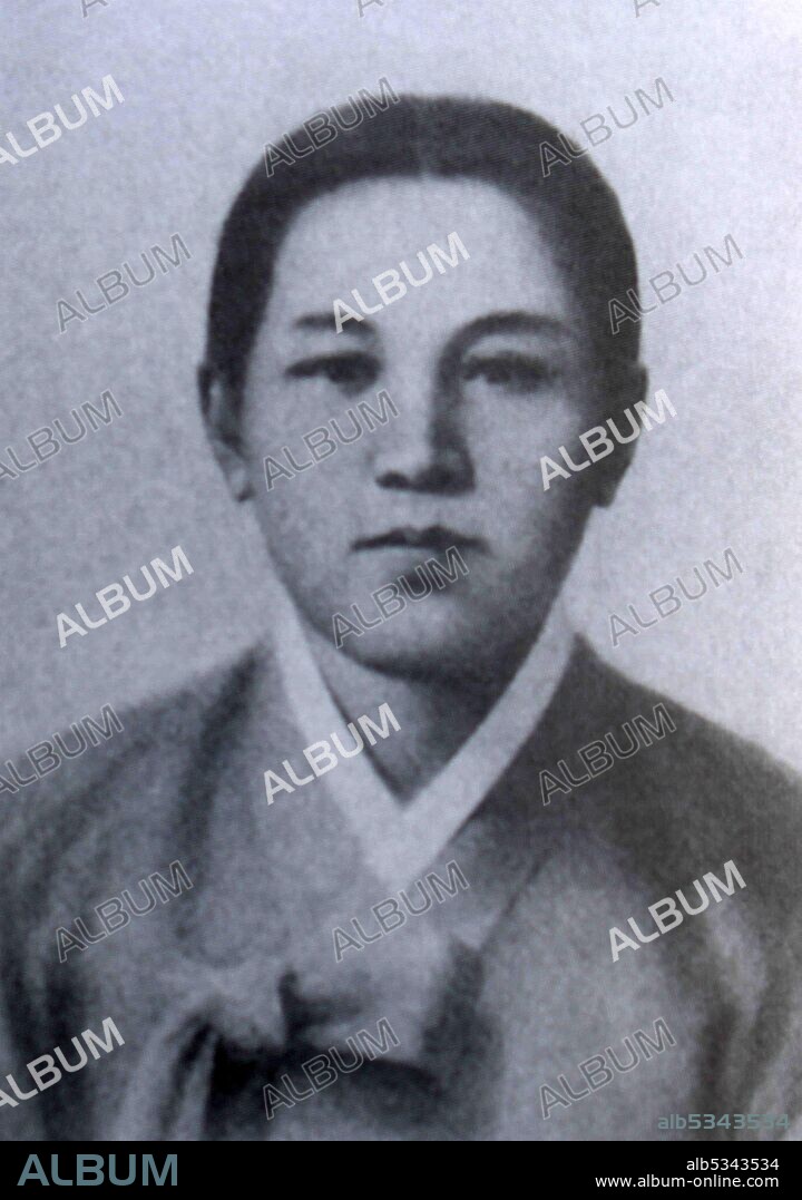 Kim Il Sung's mother, Kang Bang Suk. Kim's parents, especially Kim's mother Kang Ban Suk, played a role in the anti-Japanese struggle that was sweeping the peninsula.