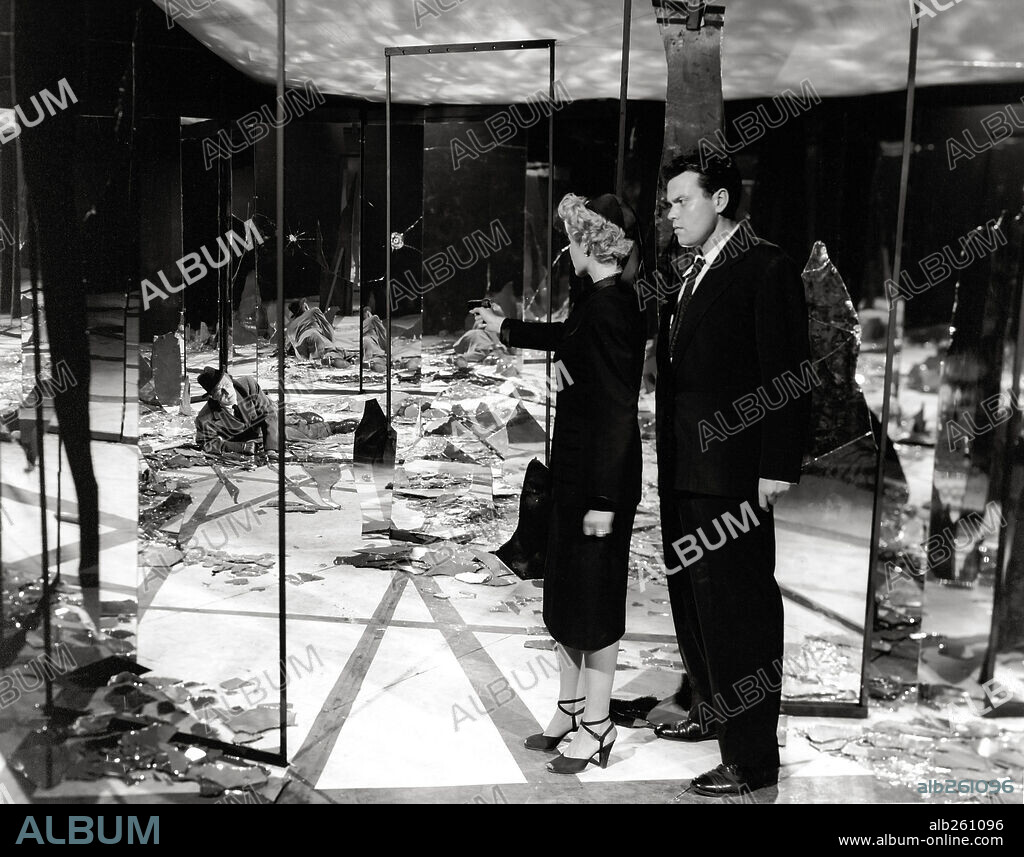 ORSON WELLES y RITA HAYWORTH en LA DAMA DE SHANGHAI, 1947 (THE LADY FROM SHANGHAI), dirigida por ORSON WELLES. Copyright COLUMBIA PICTURES.