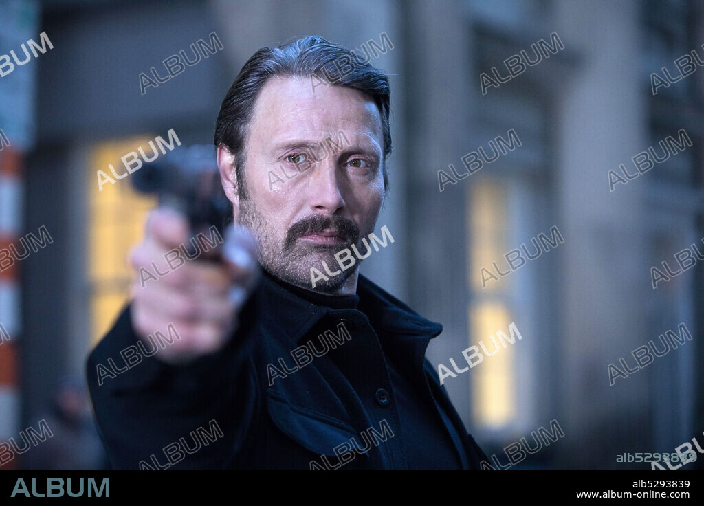 MADS MIKKELSEN en POLAR, 2019, dirigida por JONAS AKERLUND. Copyright CONSTANTIN FILM.
