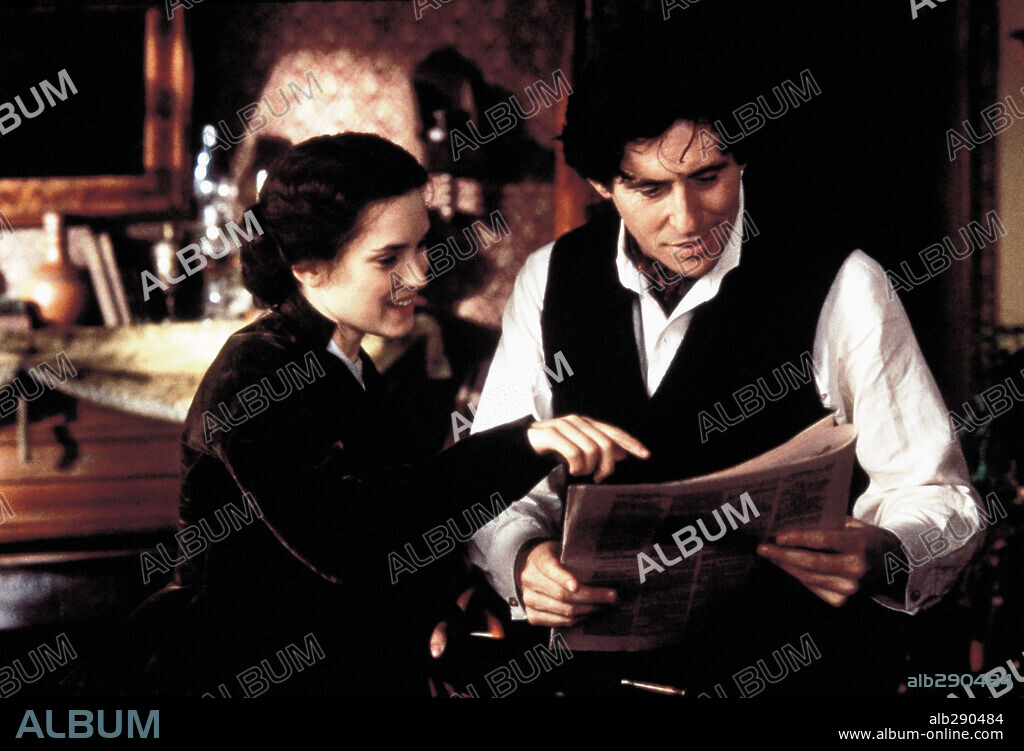 GABRIEL BYRNE y WINONA RYDER en MUJERCITAS, 1994 (LITTLE WOMEN), dirigida por GILLIAN ARMSTRONG. Copyright COLUMBIA PICTURES.