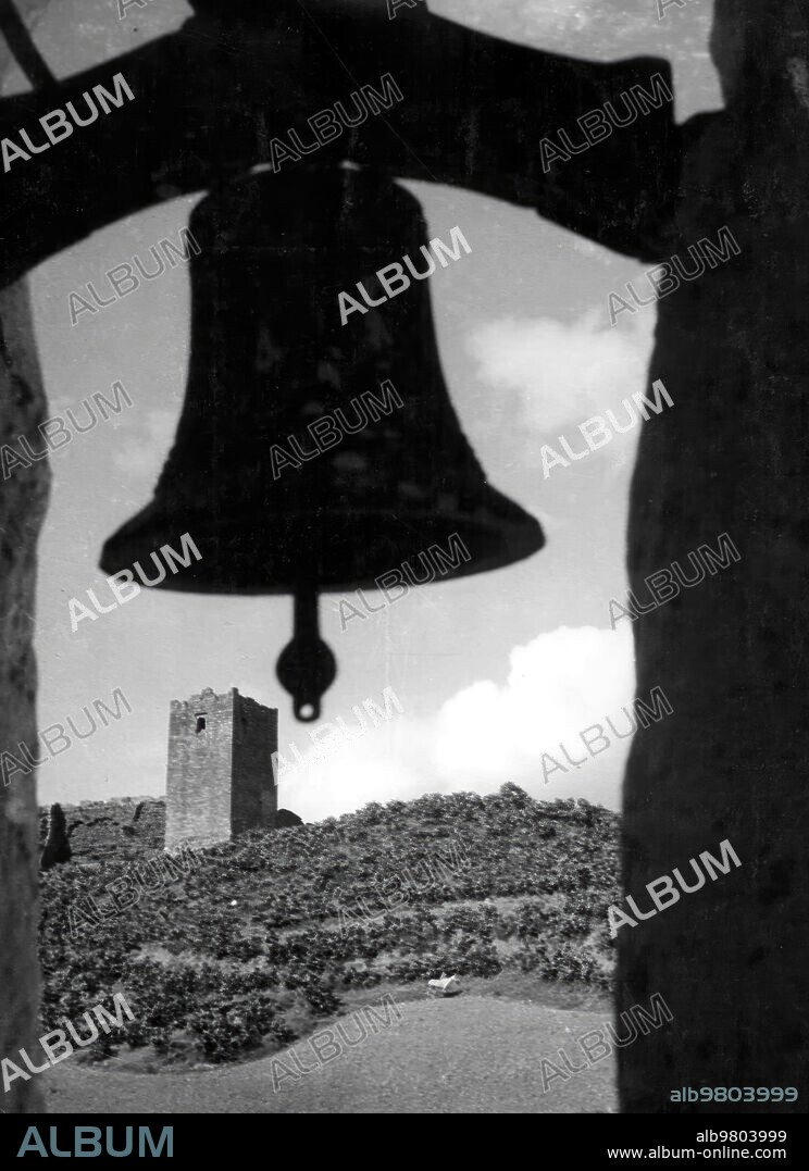 1954. The White Tower, in Arabic style, with horseshoe windows and loopholes, in Antequera (Málaga).