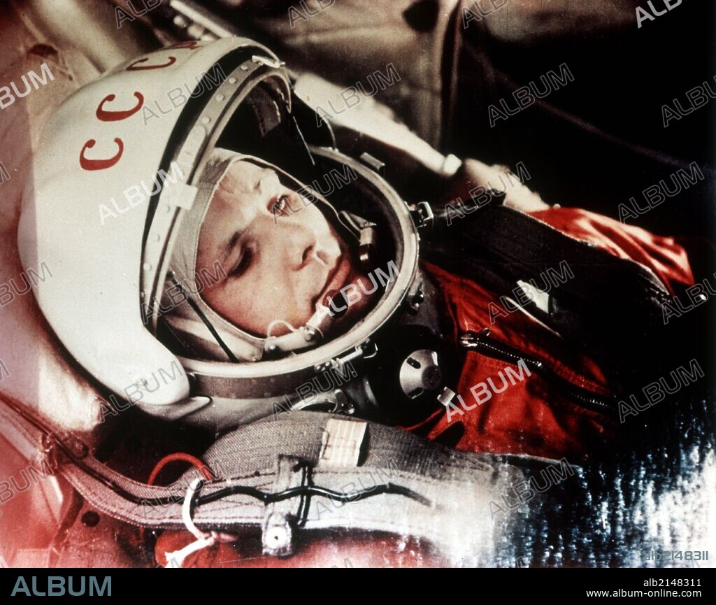 Soviet cosmonaut yuri gagarin, first man in space, in the capsule of vostok 1, april 12, 1961. 01/02/1961