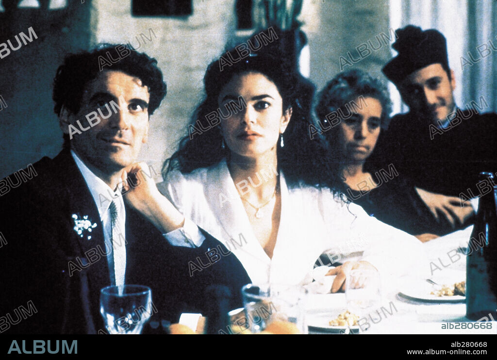 MARIA GRAZIA CUCINOTTA und MASSIMO TROISI in DER POSTMANN, 1994 (IL POSTINO), unter der Regie von MICHAEL RADFORD. Copyright BUENA VISTA.