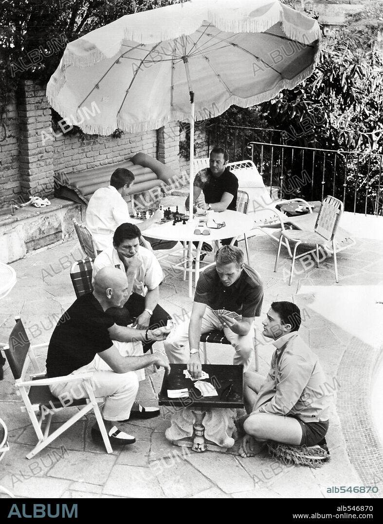 BRAD DEXTER, CHARLES BRONSON, ROBERT VAUGHN, STEVE MCQUEEN and YUL BRYNNER in THE MAGNIFICENT SEVEN, 1960, directed by JOHN STURGES. Copyright UNITED ARTISTS.
