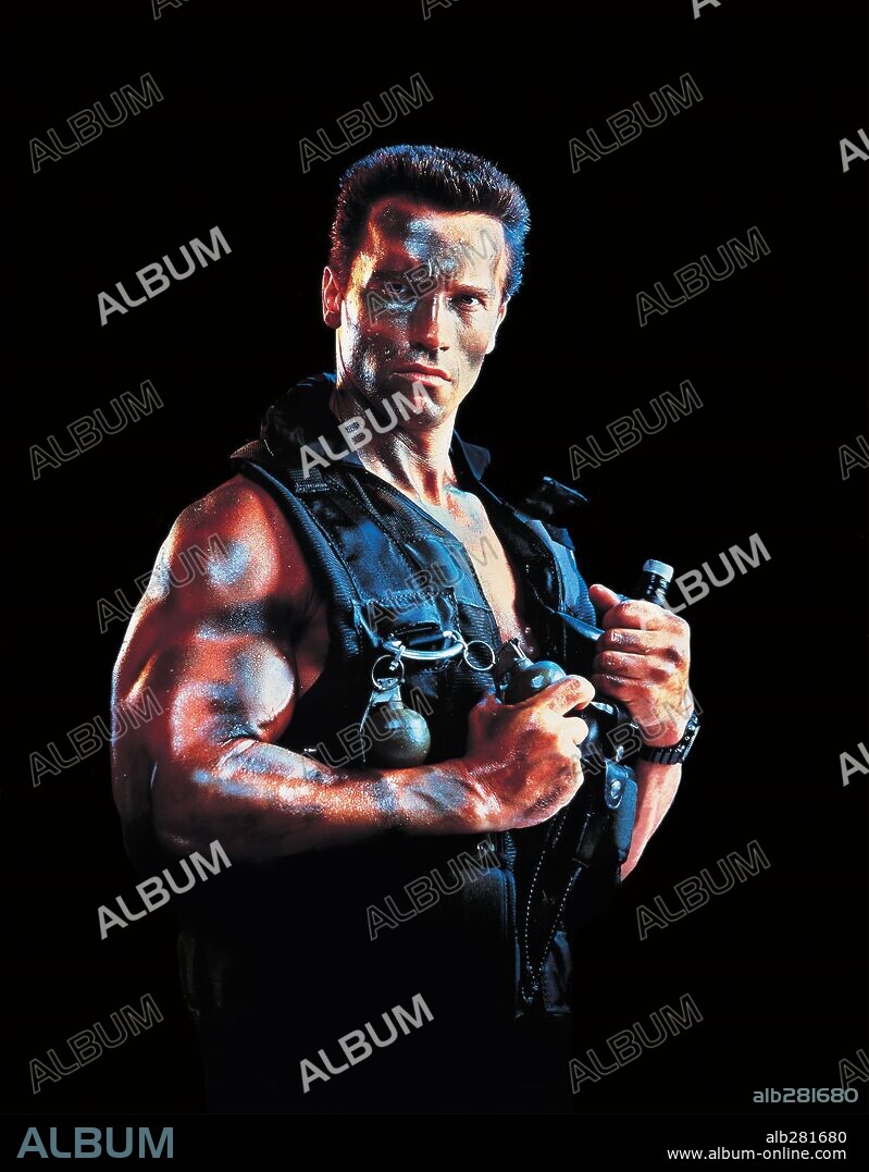 ARNOLD SCHWARZENEGGER in COMMANDO, 1985, directed by MARK L. LESTER. Copyright 20TH CENTURY FOX.