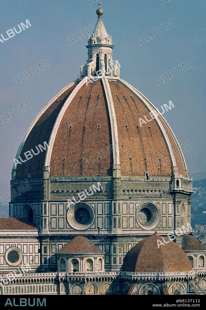 FILIPPO BRUNELLESCHI (1377-1446). CUPULA OCTOGONAL SOBRE EL PRESBITERIO, HITO DE LA ARQUITECTURA DEL RENACIMIENTO, 1420/36.