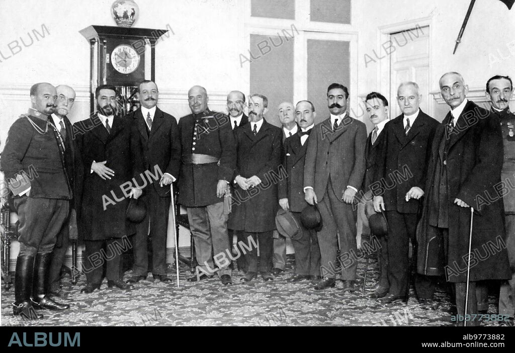 15 octubre 1918. En la capitanía general de Madrid. El general Aguilera (X) Recibiendo A la comisión del centro Manchego, que ayer Fue A Felicitarle por su reciente nombramiento.