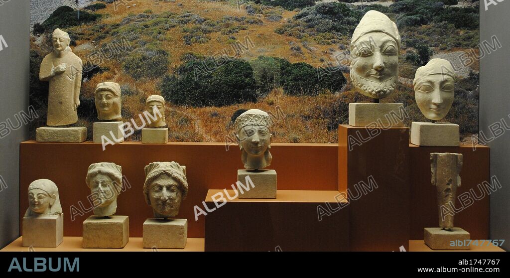ARTE ANTIGUO. Cultura Chipriota. Grupo de esculturas arcaicas fechadas entre los siglos VI-III a. C. Chipre. Donacion de T. P. Yuzefovich. Museo Arqueológico de Odesa. Ucrania. Europa oriental.