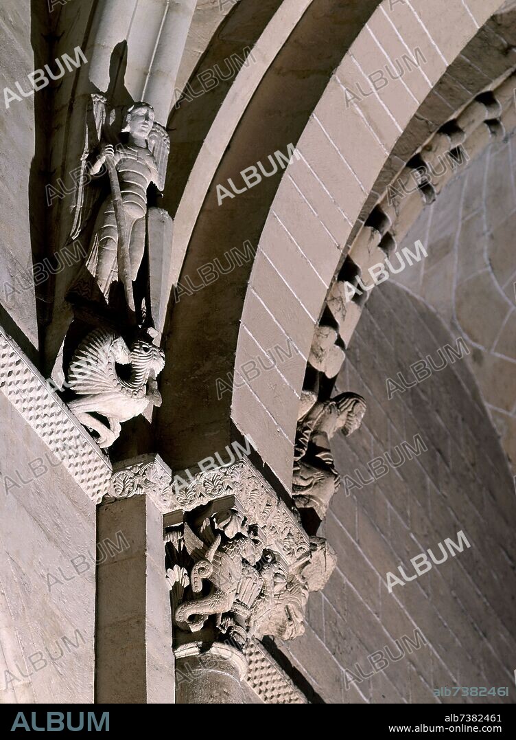 SALMER DEL CRUCERO DERECHO S MIGUEL Y DRAGON.