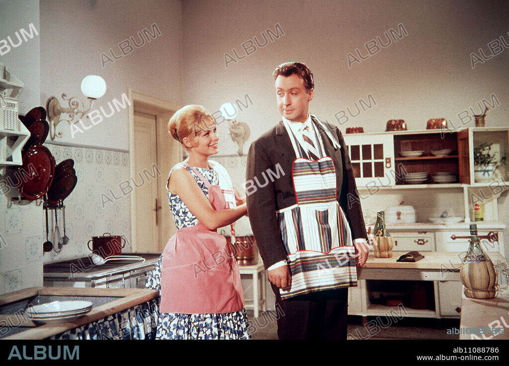 THE ADVENTURES OF COUNT BOBBY / Austria 1961 - Geza von Cziffra / A young man in women's clothing acts as a travel companion for an American woman. / Scene with Count Bobby Pinelski (PETER ALEXANDER) and Mary (VIVI BACH). / Headline: THE ADVENTURES OF COUNT BOBBY / AUT 1961.