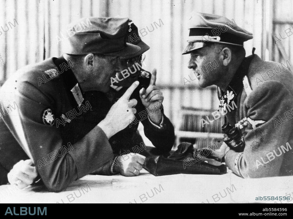 Dietrich, Sepp (Joseph); Commander of Adolf Hitler's SS-Leibstandarte, during World War II supreme commander of 6th SS. Panzer army; Hawangen 28.5.1892 - 21.4.1966. Sepp Dietrich (right) during a discussion of the situation with a commander of the mountain troops. Photo, 20.5.1941 (Röder).