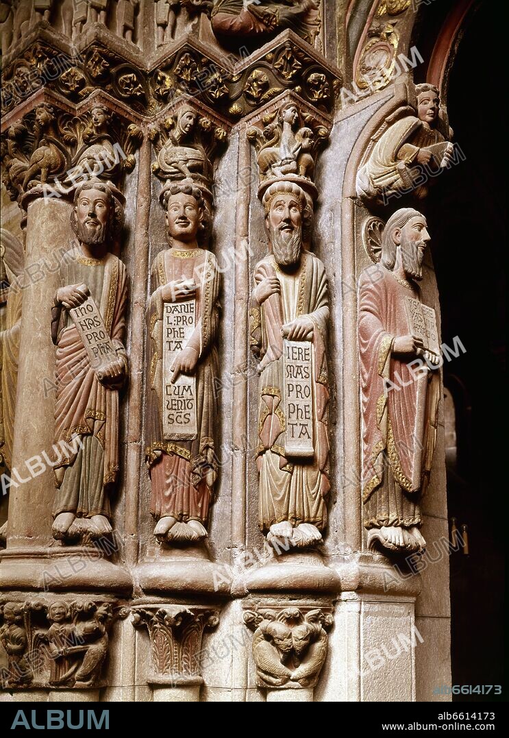 MAESTRO MATEO (taller). PORTICO DEL PARAISO-DETALLE DE LAS JAMBAS POLICROMADAS-ESCULTURA ROMANICA ESPAÑOLA.