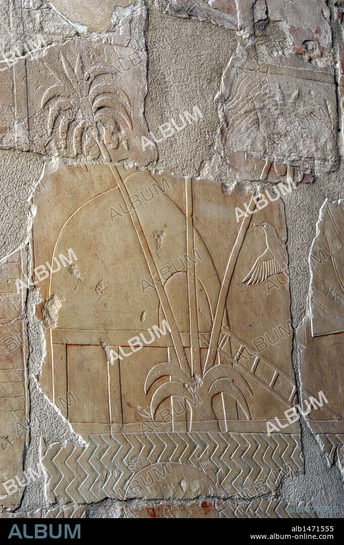 ARTE EGIPCIO. EGIPTO. Relieves policromados de piedra caliza del TEMPLO DE HATSHEPSUT. Dinastía XVIII. Imperio Nuevo. Hacia el 1490 a. C. Representación de la famosa EXPEDICION COMERCIAL AL PAIS DE PUNT (Situado en algún lugar de Nubia), durante el reinado de Hatshepsut. Relieve donde se muestra un poblado del país del Punt. Deir El-Bahari. Egipto.