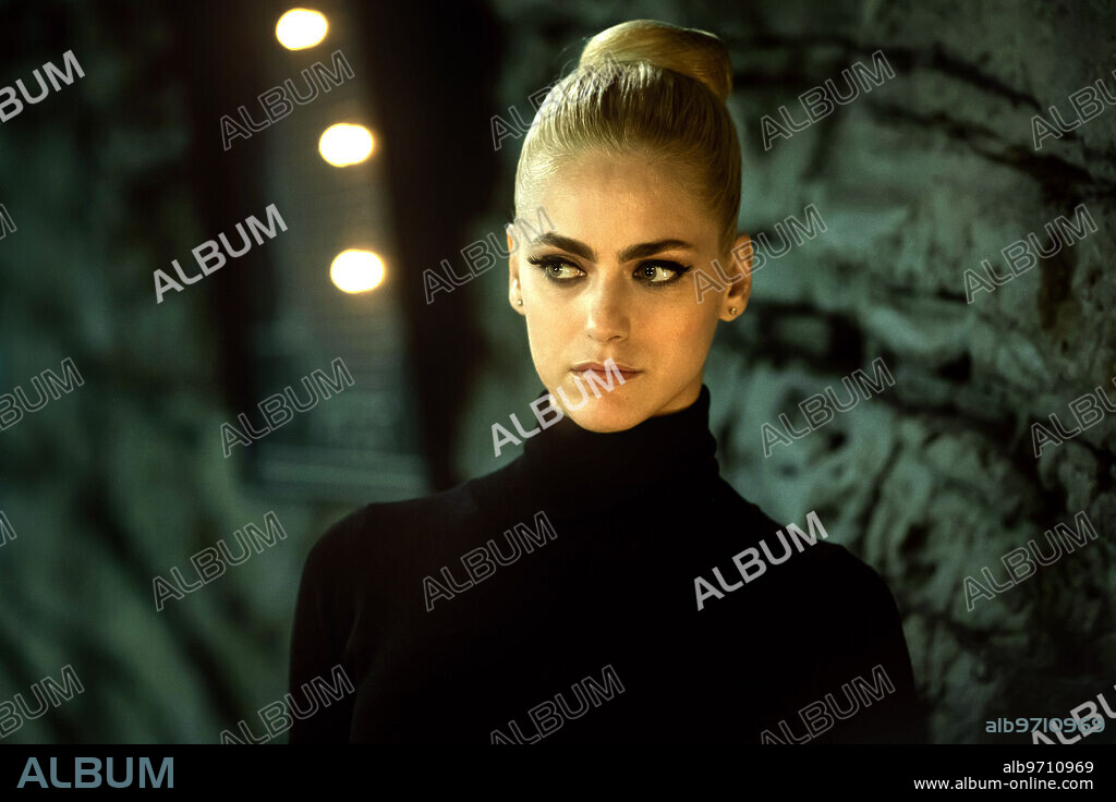 MIRIAM LEONE in DIABOLIK-GINKO ALL'ATTACOO!, 2022, unter der Regie von ANTONIO MANETTI und MARCO MANETTI. Copyright Mompracem srl.