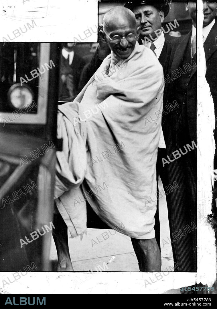 That Smile of Freedom! Gandhi leaving after his interview with Sir Samuel Hoare. October 23, 1930. (Photo by Daily Mirror).