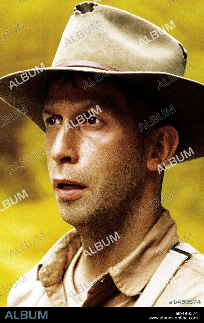 TIM BLAKE NELSON in O BROTHER, WHERE ART THOU?, 2000, directed by ETHAN COEN and JOEL COEN. Copyright UNIVERSAL/TOUCHSTONE/ BUENA VISTA/WORKING TITLE.