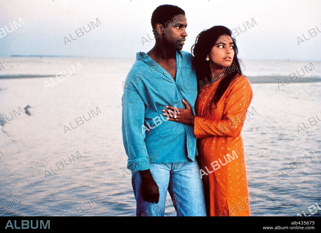 DENZEL WASHINGTON and SARITA CHOUDHURY in MISSISSIPPI MASALA, 1991, directed by MIRA NAIR. Copyright PALACE PICTURES.