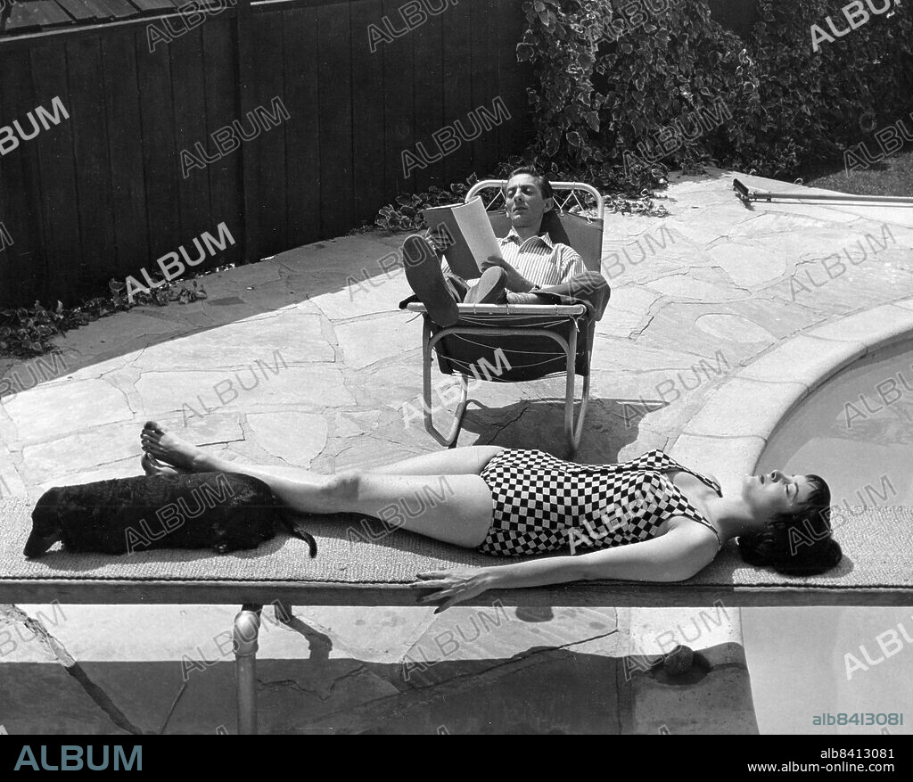 AARON SPELLING and CAROLYN JONES. Jan. 11, 2011 - CAROLYN JONES WITH AARON SPELLING.SUPPLIED BY PHOTOS, INC..CAROLYNJONESRETRO.(Credit Image: © Globe Photos/ZUMA Wire).