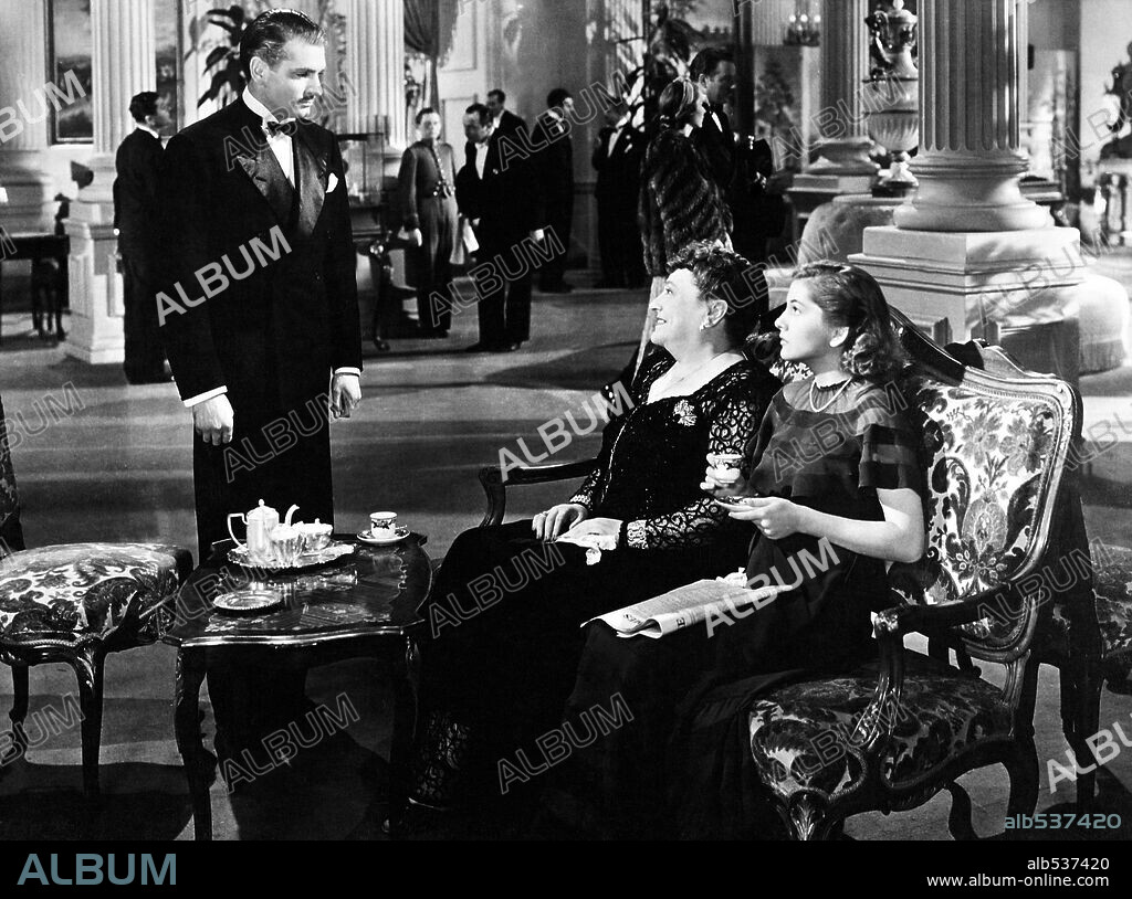 JOAN FONTAINE and Laurence Kerr Olivier. JOAN FONTAINE and LAURENCE OLIVIER in REBECCA, 1940, directed by ALFRED HITCHCOCK. Copyright Selznick International Pictures.