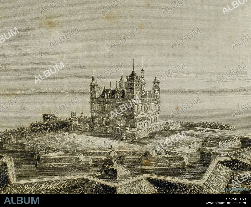 HISTORIA DE DINAMARCA. Vista del CASTILLO DE KRONBORG, con un sistema defensivo de estrella de estilo renacentista italiano. Grabado del año 1845.