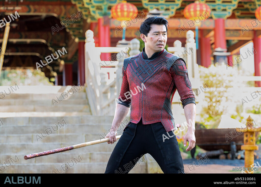 SIMU LIU en SHANG-CHI Y LA LEYENDA DE LOS DIEZ ANILLOS, 2021 (SHANG-CHI AND THE LEGEND OF THE TEN RINGS), dirigida por DESTIN DANIEL CRETTON. Copyright MARVEL STUDIOS/WALT DISNEY PICTURES.