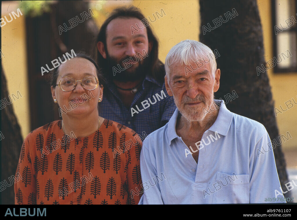 India, March 1999. Vicente Ferrer with his wife, Anna, and his son Moncho.